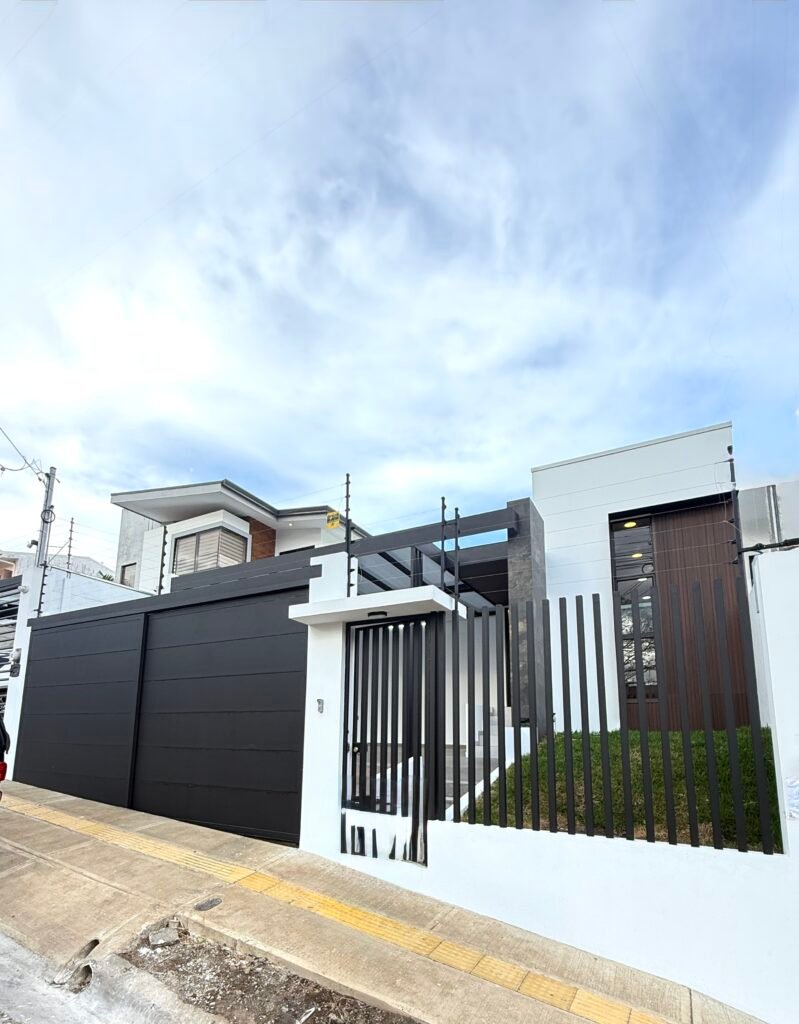Casa en San Isidro de Heredia — Upe Vivi