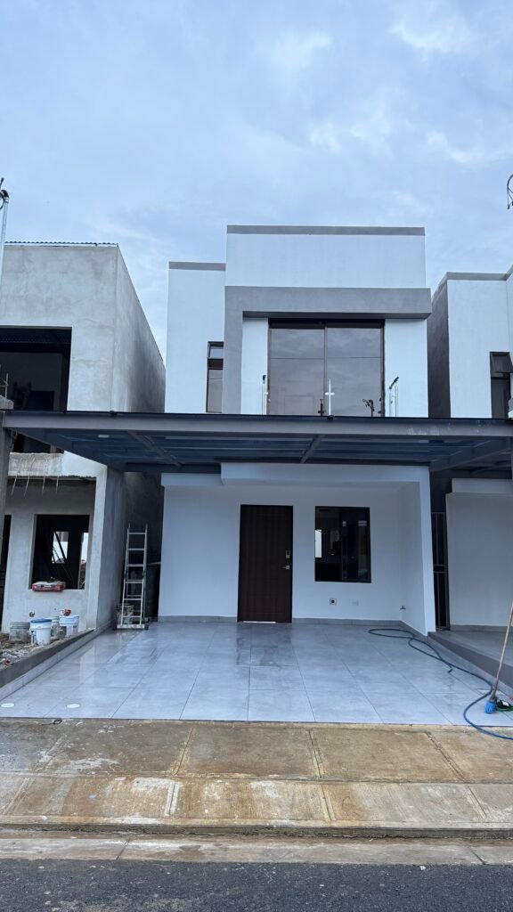 Casa en Belén, Alajuela — Upe Vivi