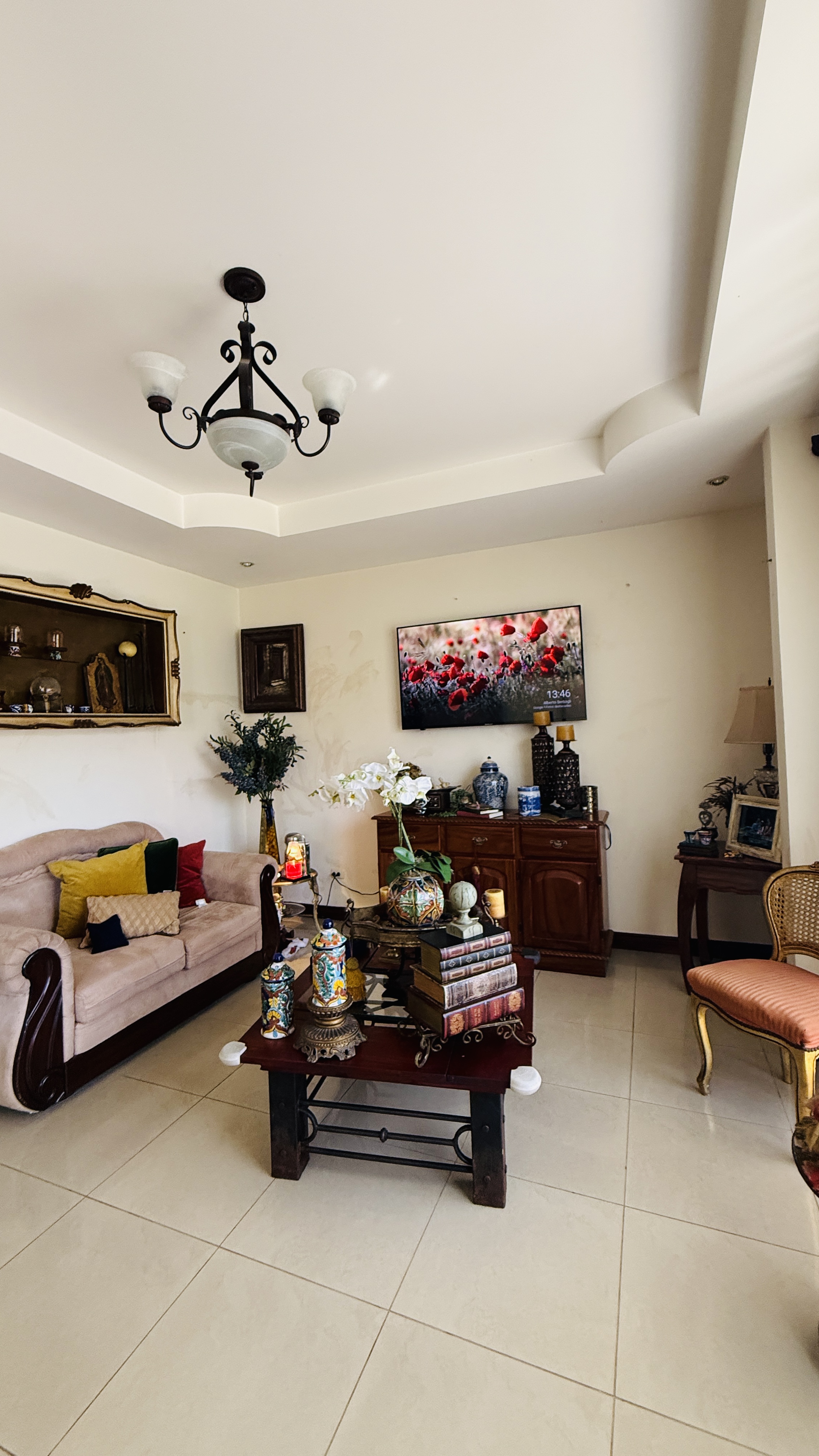 Cochera para 4 vehículos y 3 habitaciones: casa en venta en Moravia