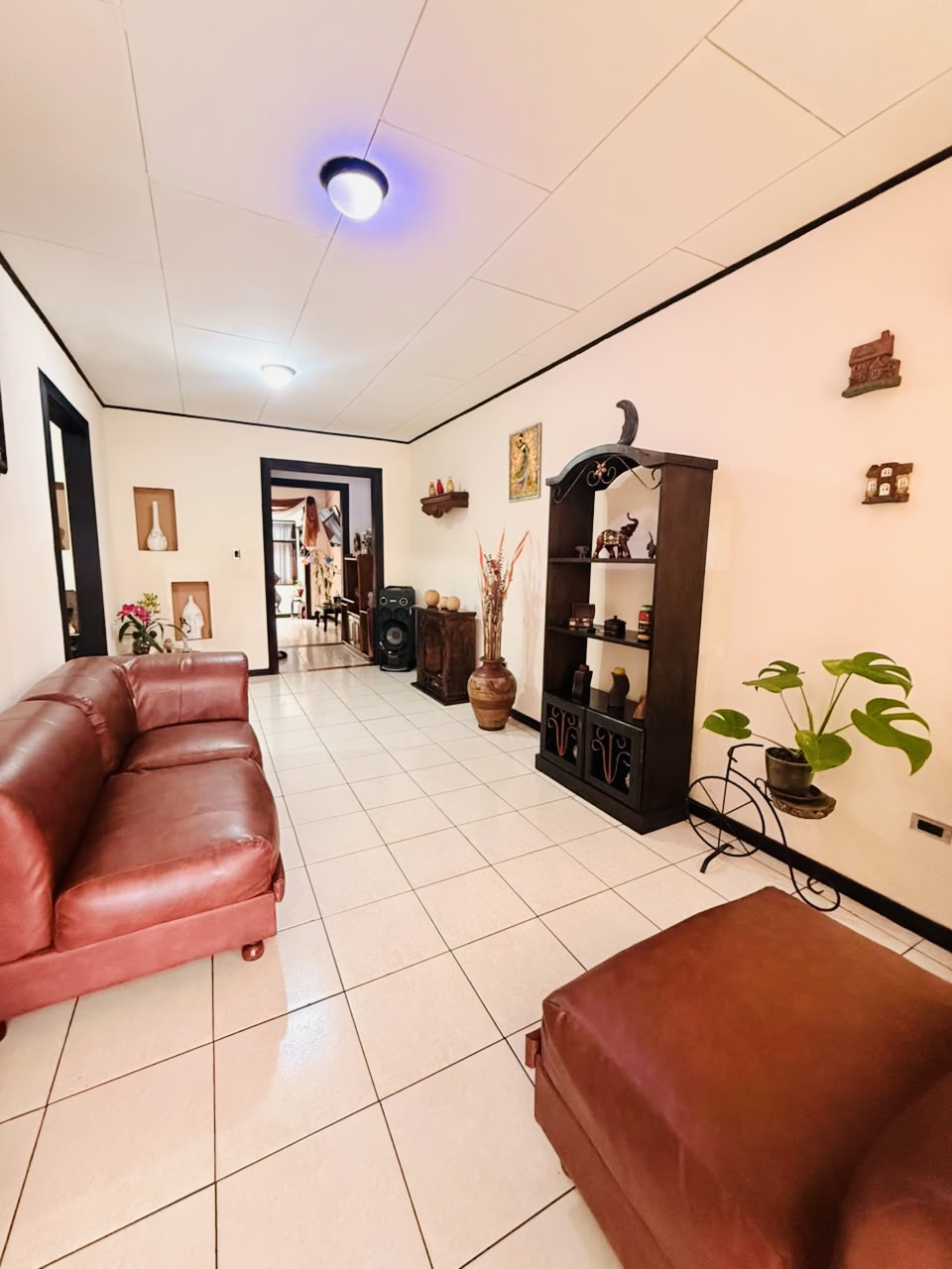 Cochera para 2 vehículos pequeños o 1 grande: casa en venta en San Francisco de Heredia