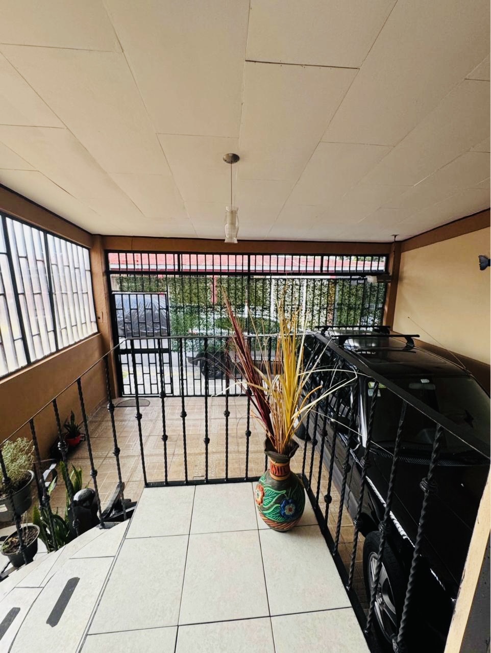 Cochera para 2 vehículos pequeños o 1 grande: casa en venta en San Francisco de Heredia