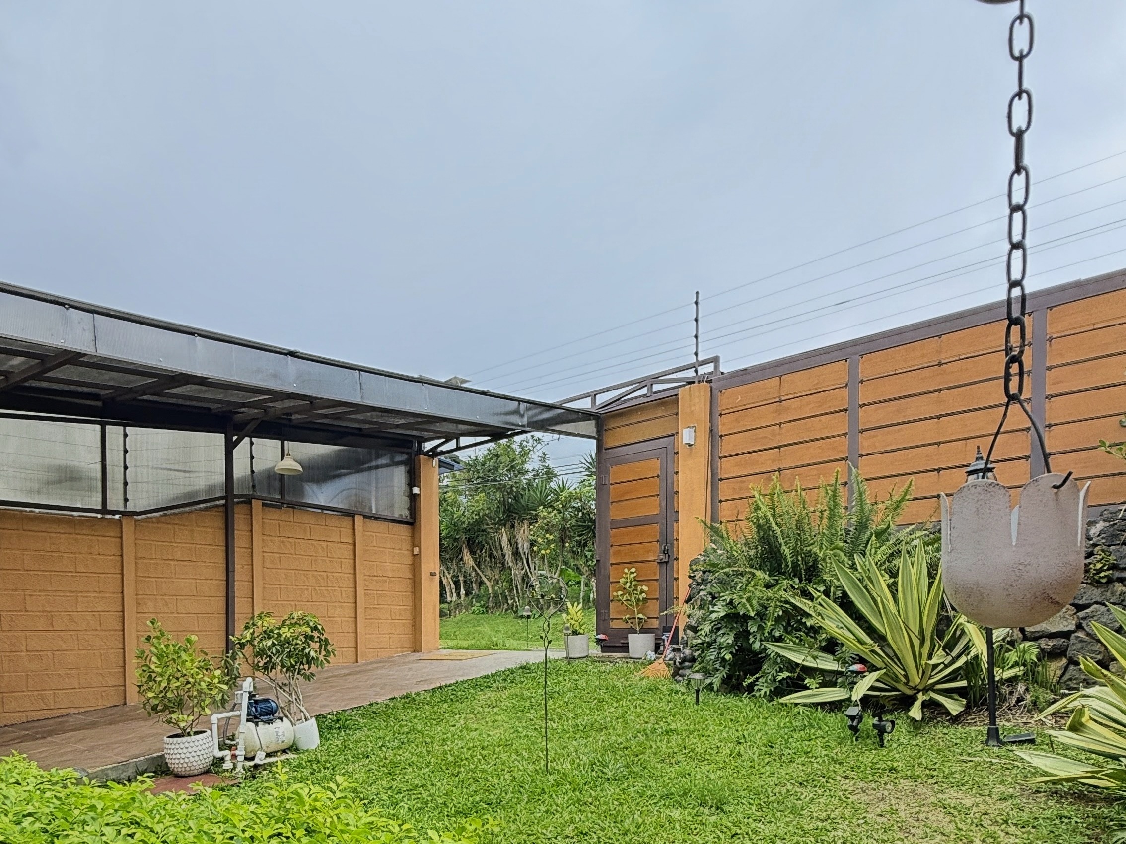 Piscina privada y 451 m²: casa en venta en San Isidro de Heredia