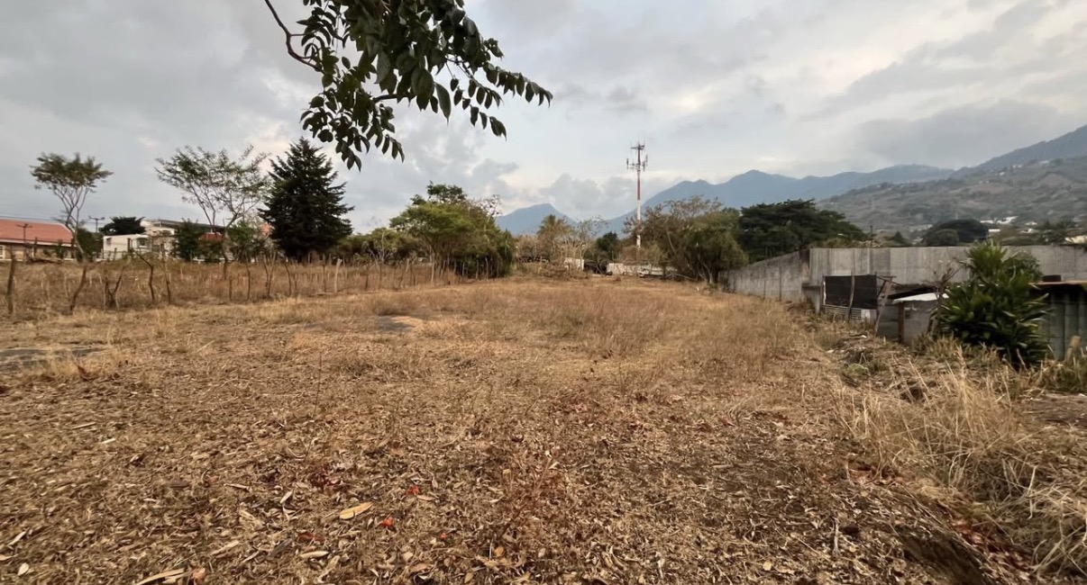 Frente a calle y 1035 m²: lote en venta en Escazú Centro